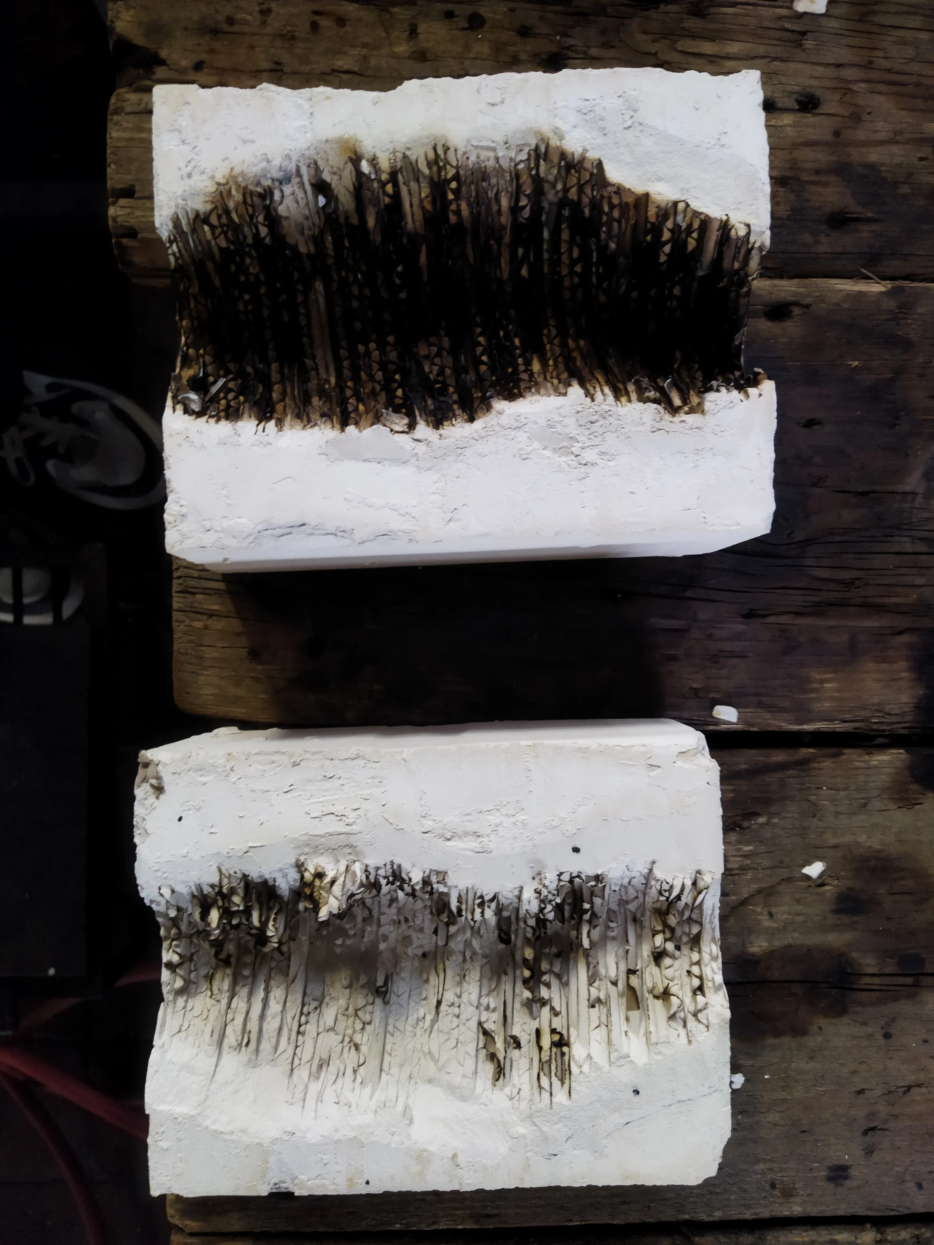 Vase GLACIAR – Burning the cardboard model out of the mould
