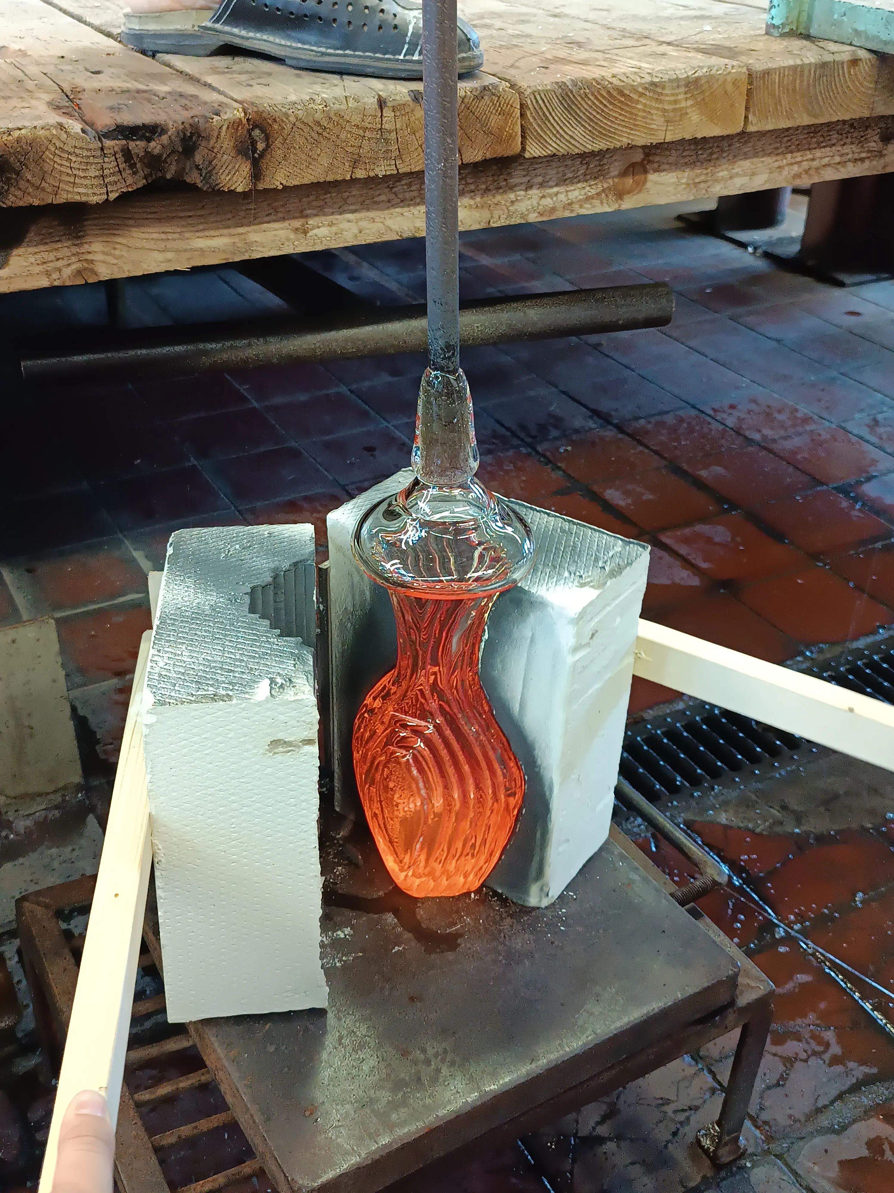 Vase WHALE – The glass after blowing