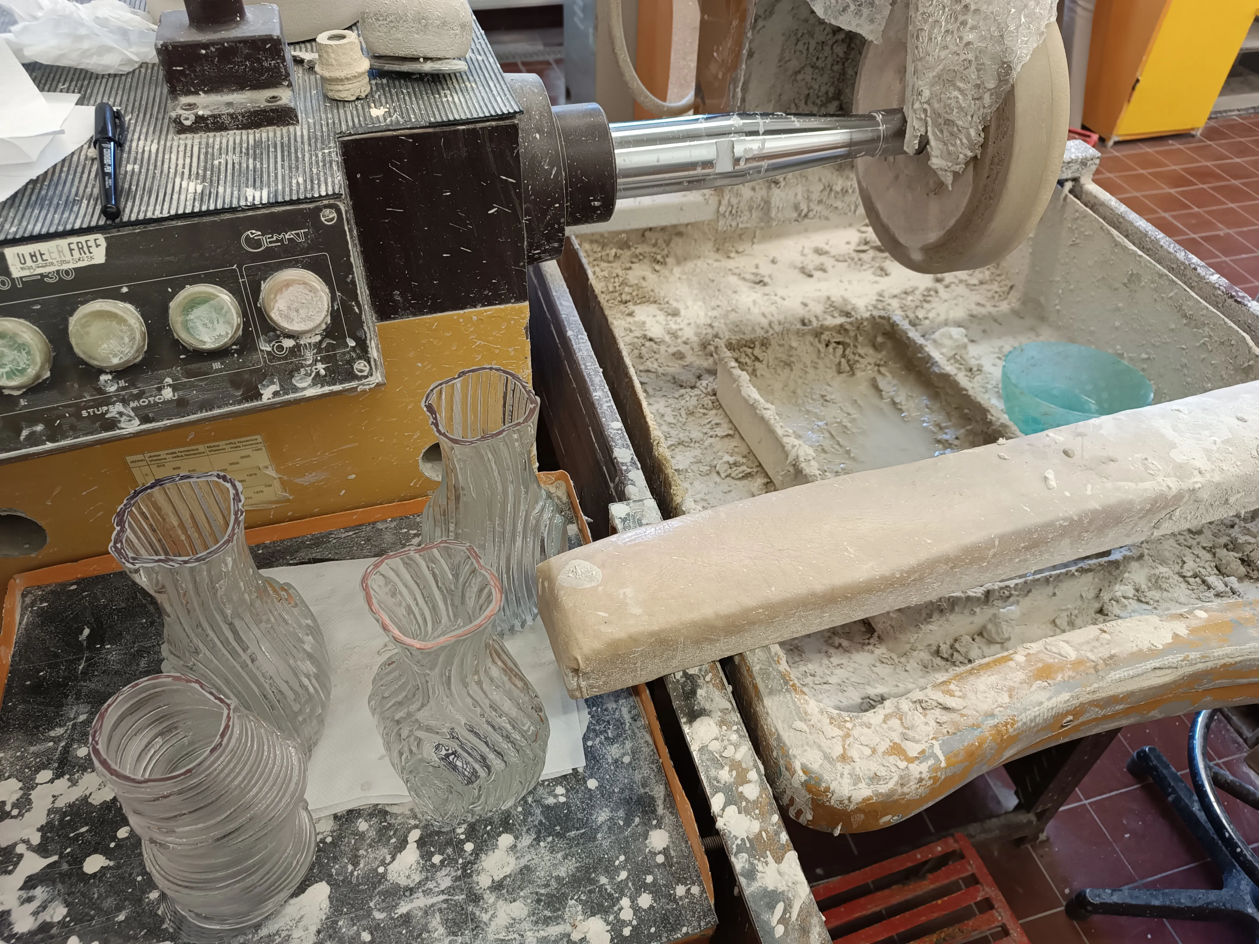 Vase WHALE – Grinding and polishing