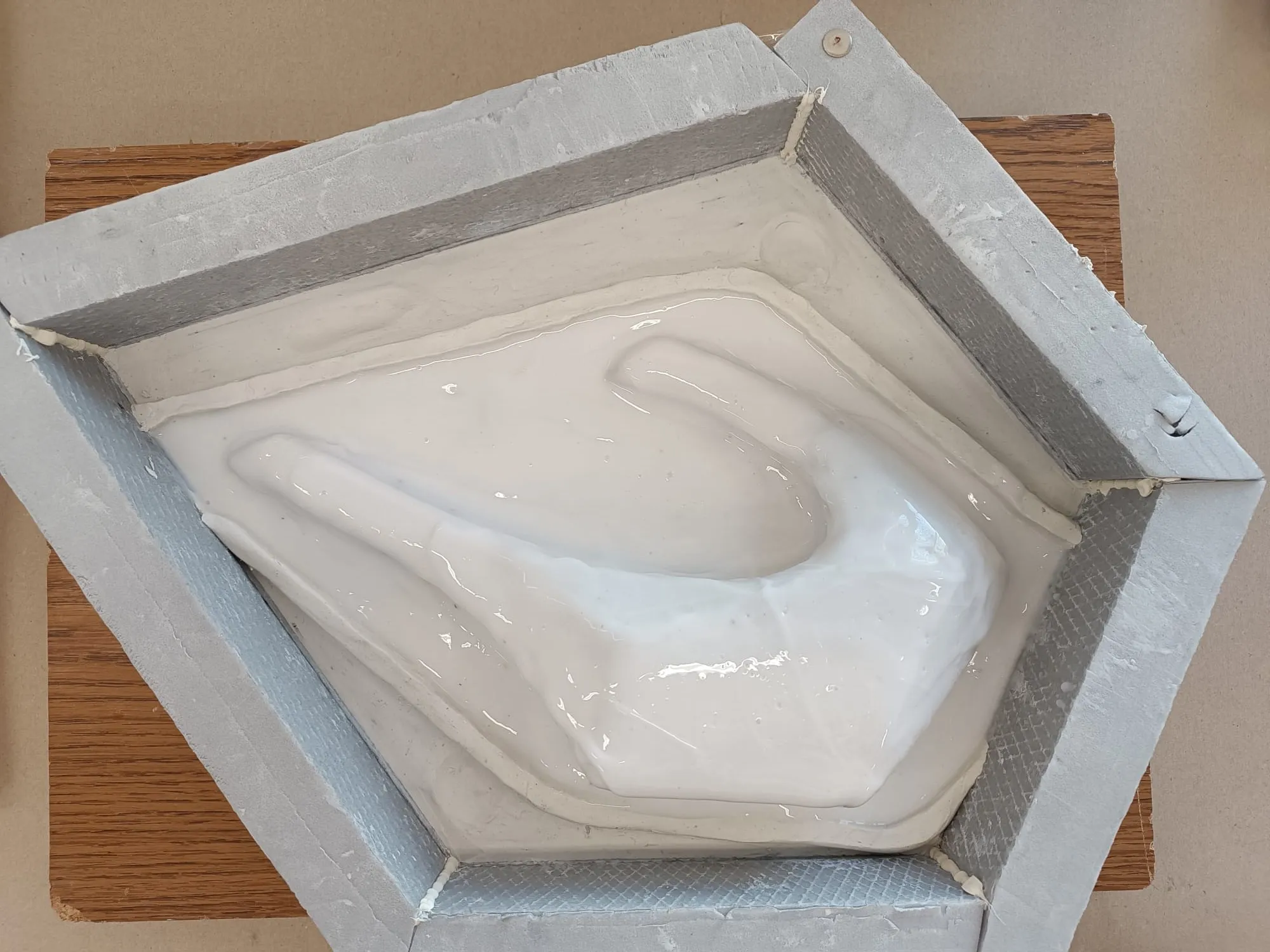 Watering can CORALLO – Creating the latex-and-plaster mould