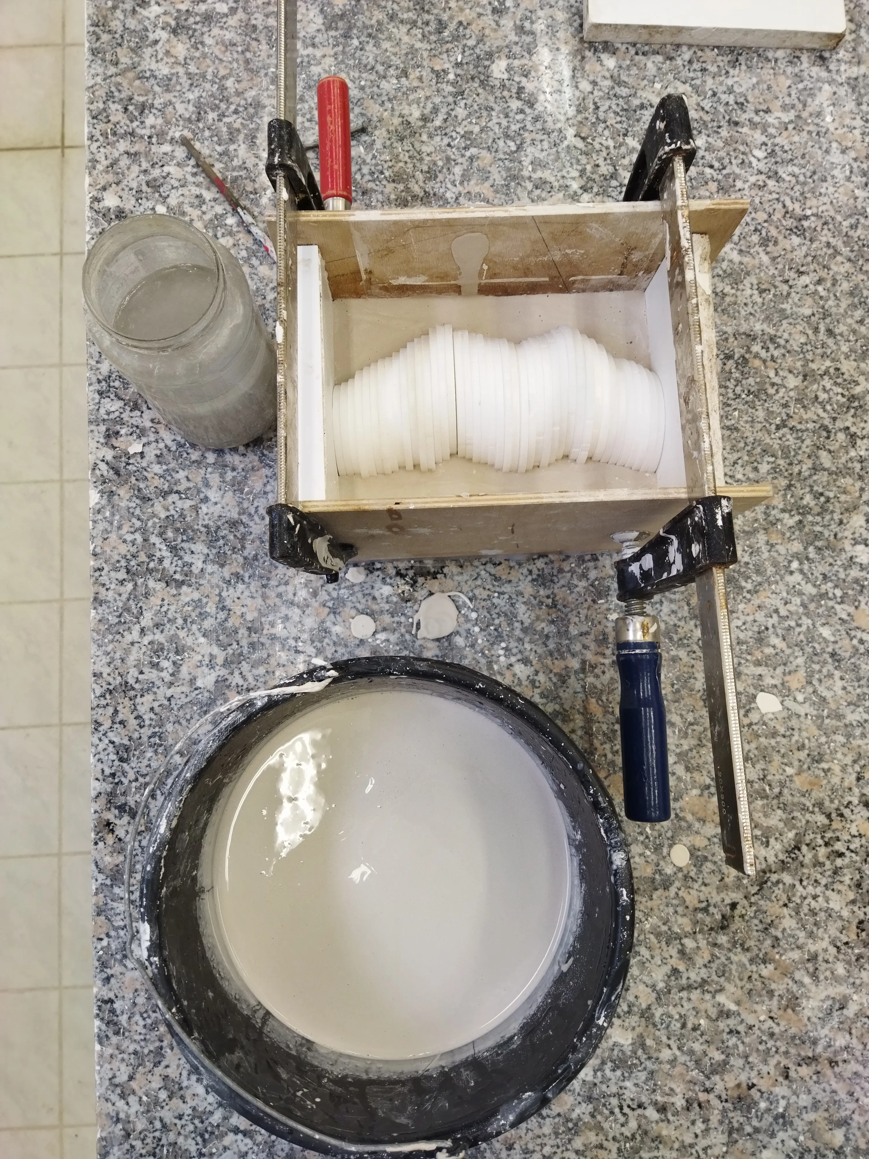 Vase CASINO – Creating the two-part plaster mould