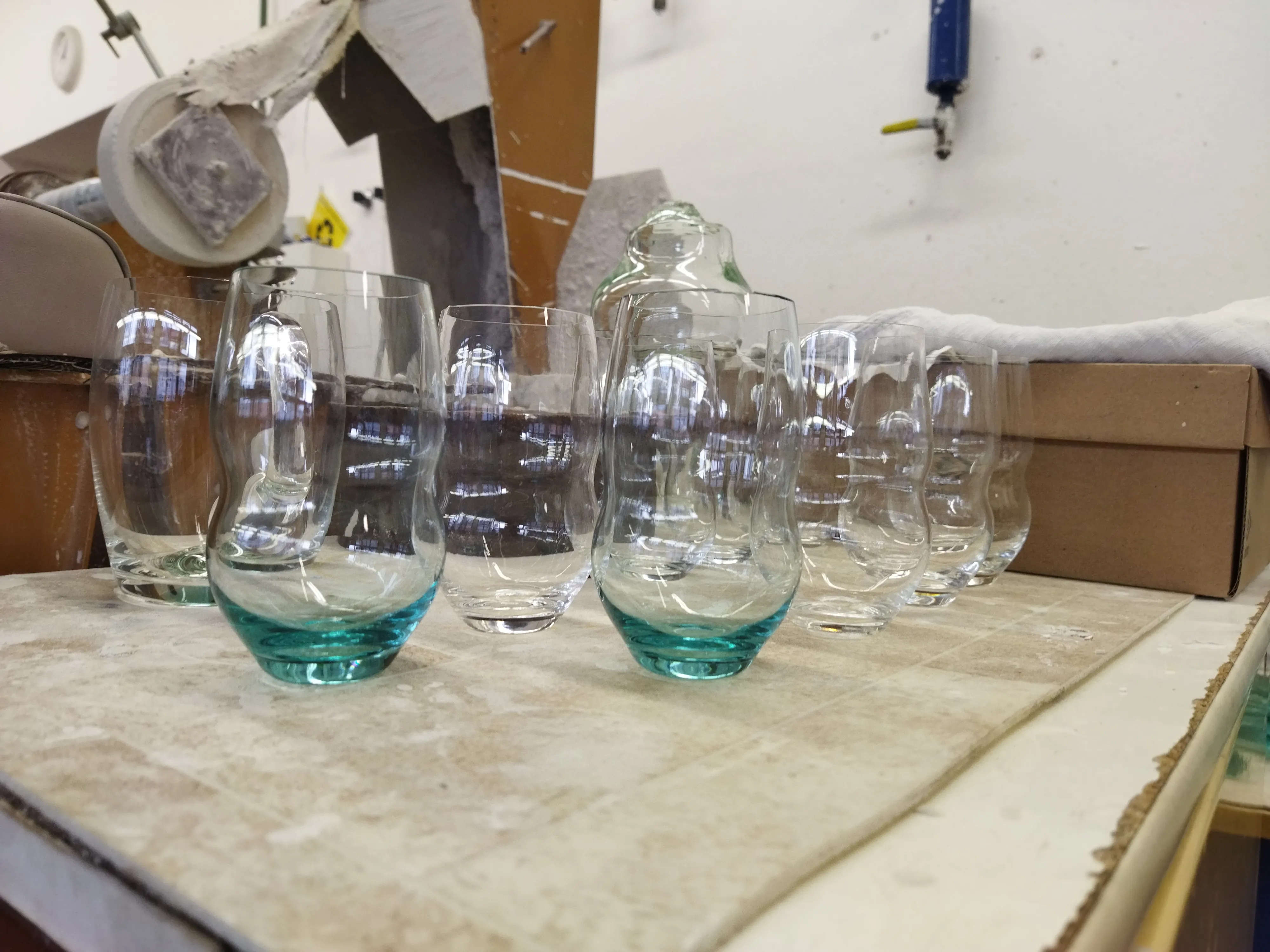 Glass AUREA – Several pieces from one mould