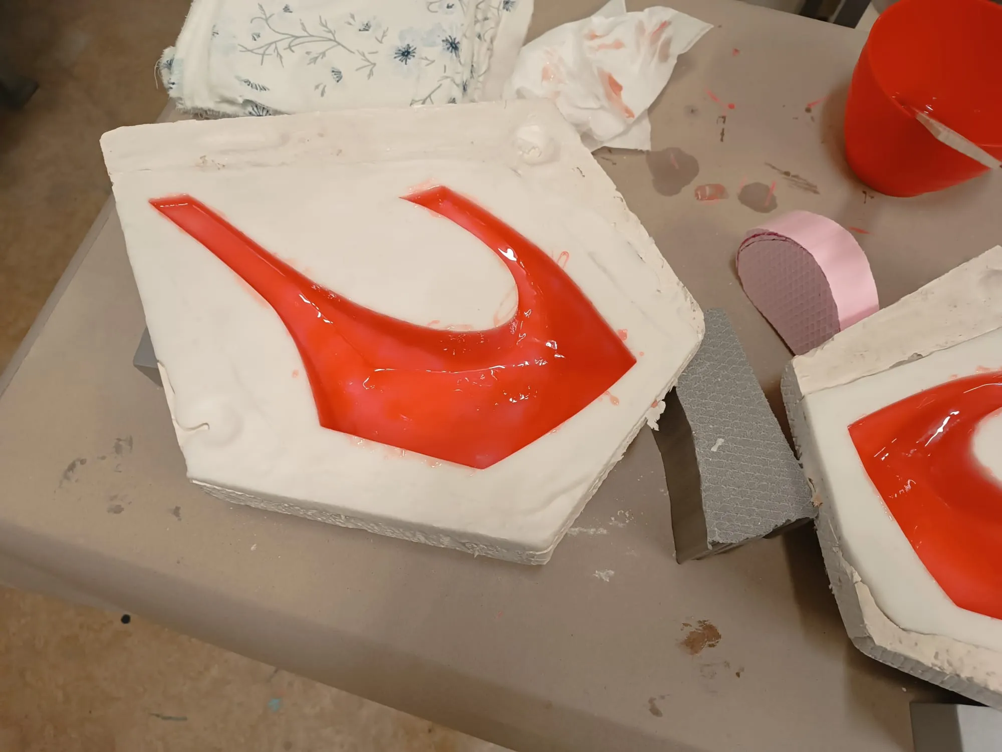 Watering can CORALLO – Layering the epoxy resin